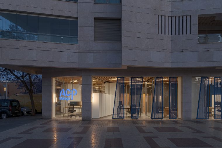Imagen exterior local oficinas ACP Málaga diseñado por MLKT Design