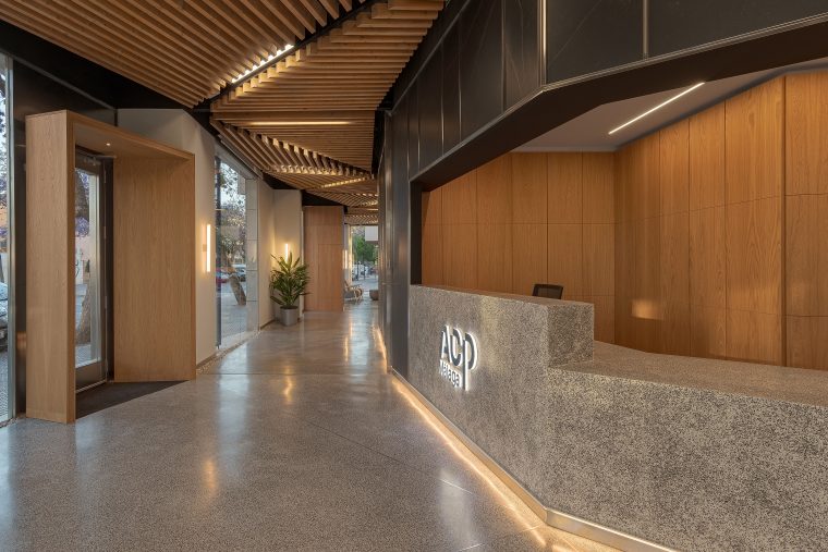 Oficinas de ACP Málaga. Distribuidor interior. Diseño de MLKT Design.