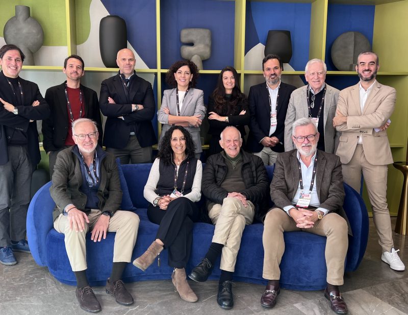 Foto de grupo de los ponentes del Evento "Real Estate & Architecture" celebrado por Grupo Vía en Málaga en marzo de 2026. MLKT