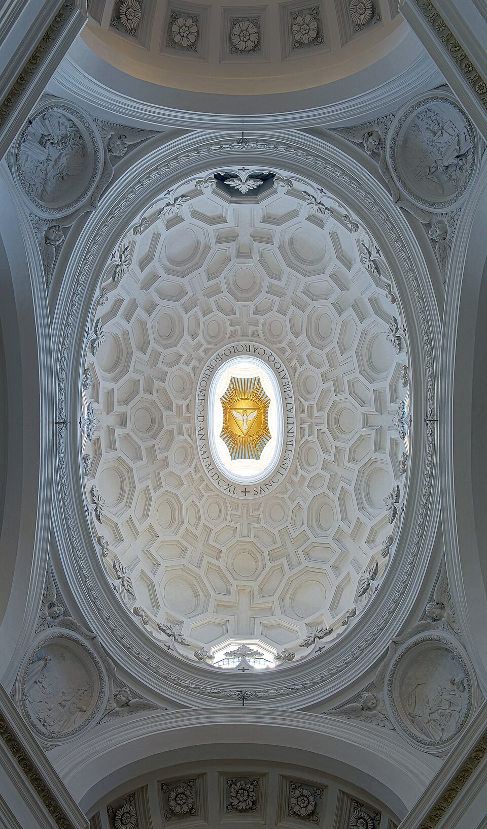 Imagen del interior de la cúpula de San Carlo de las Cuatro Fuentes, Roma. Arquitecto Francesco Borromini. Autor imagen: LivioAndronico